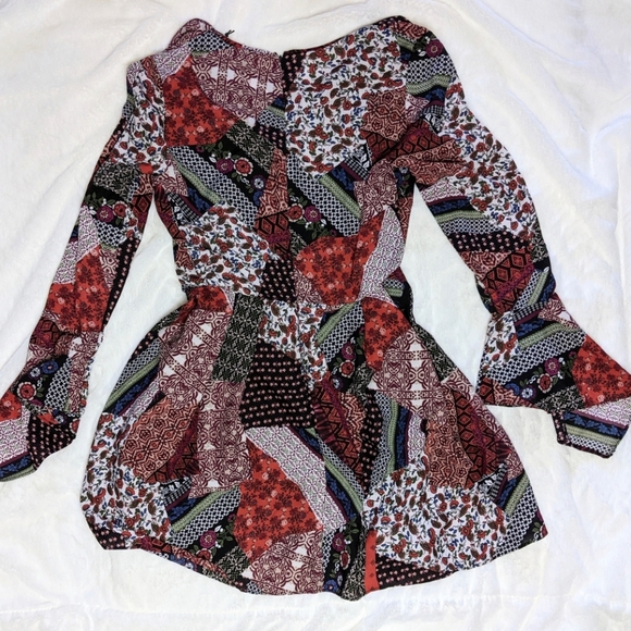 NWT Romeo + Juliet Bell Sleeves Patchwork Dress - Picture 4 of 7